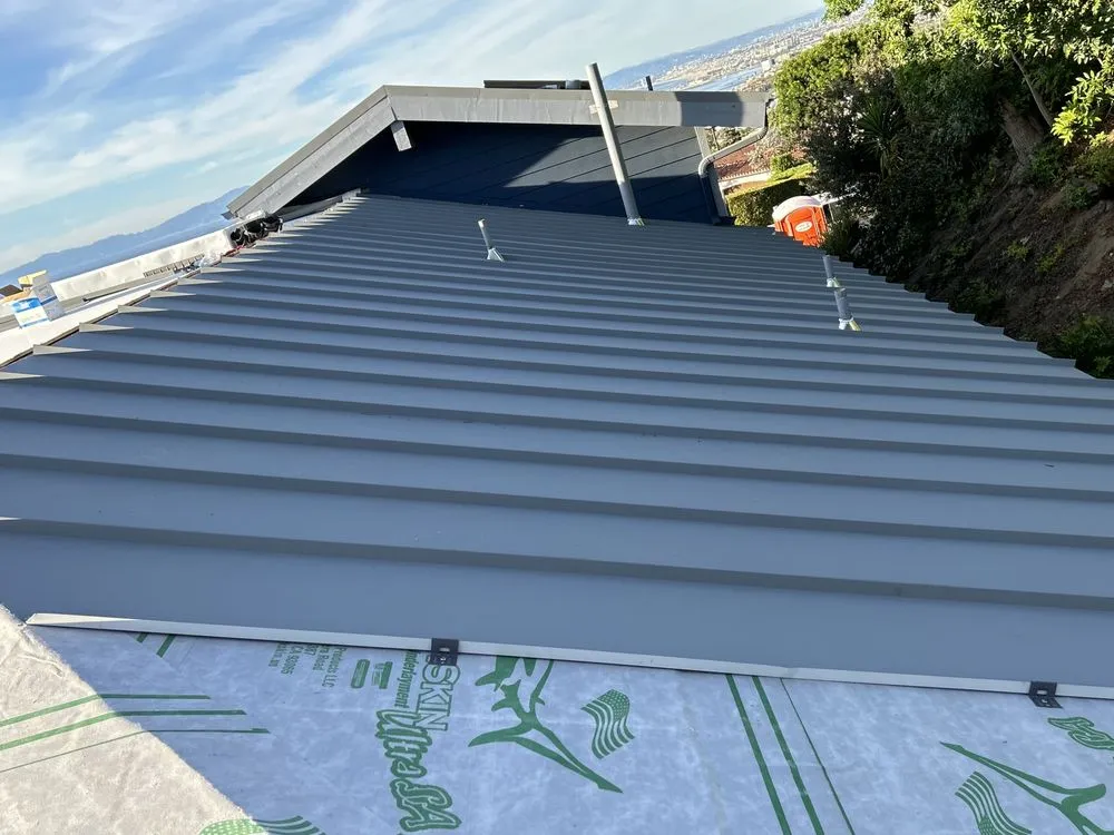 Slide of Geo' Metal  And Gutters