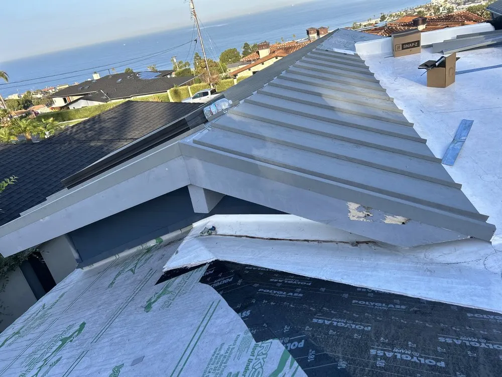 Slide of Geo' Metal  And Gutters