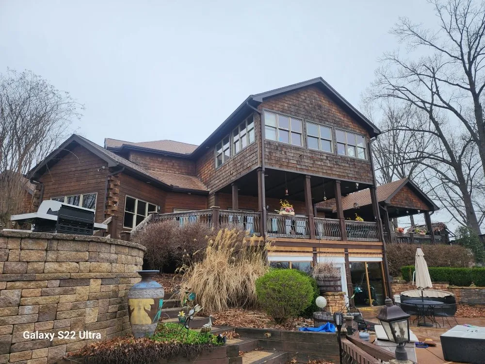 Professional flat roof repair for fast service across Holladay, TN - George's Roofing