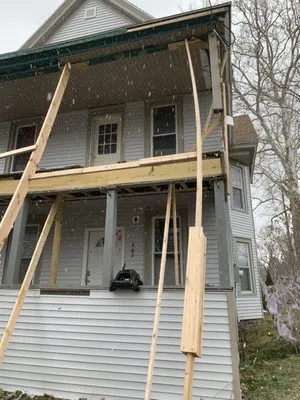 Geovanie's General Contracting Logo