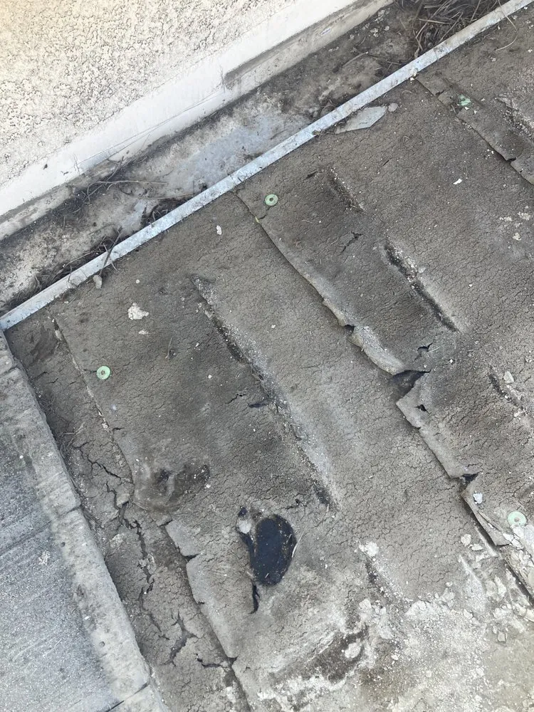 Slide of Gerardo Bautista Roofing