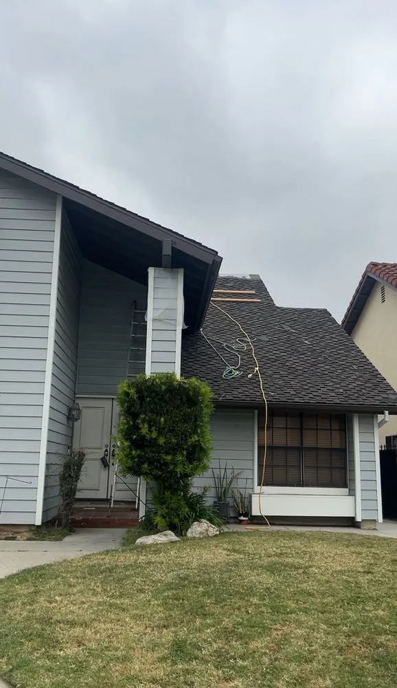 Slide of Gerardo Bautista Roofing