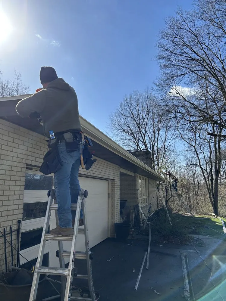 Professional shingle roofing service experts serving Belle Vernon, PA - Geser