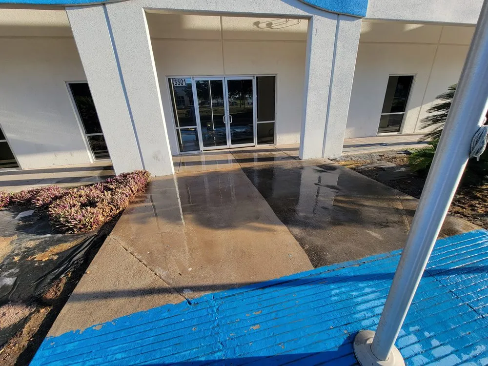 Slide of Get it Clean House Wash