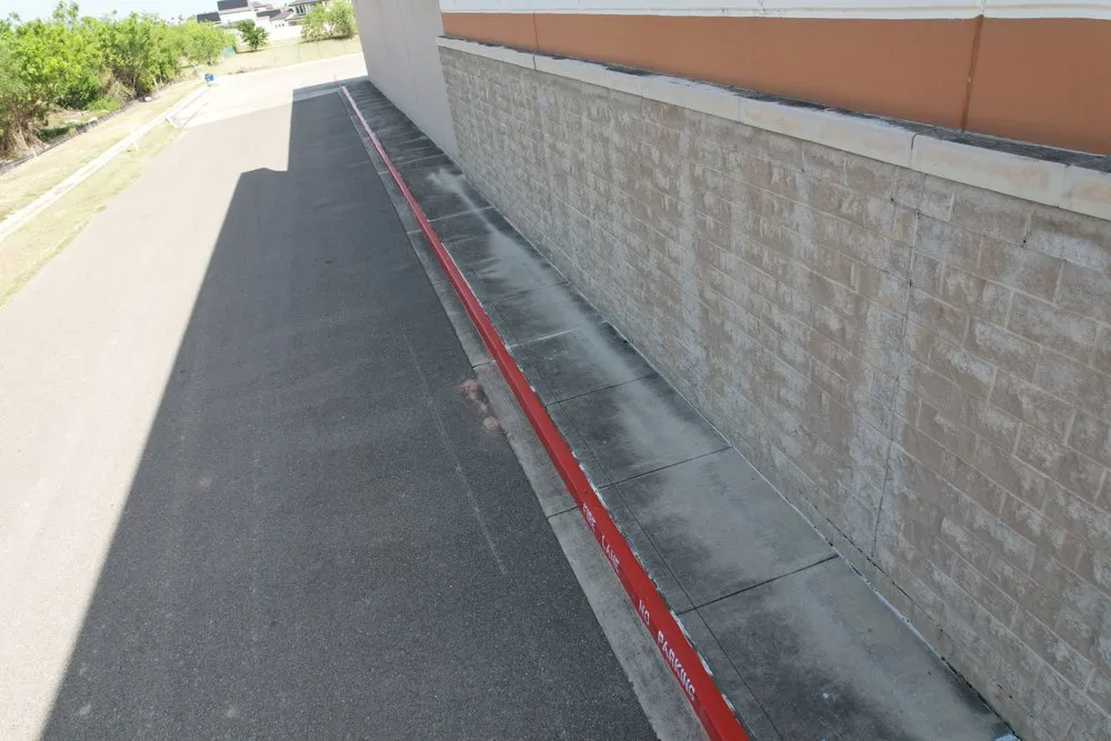 Slide of Get it Clean House Wash