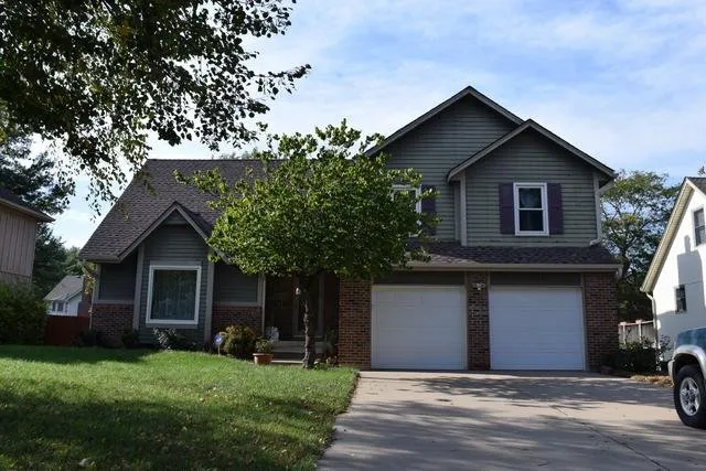 Reliable storm damage roof repair with free inspection in Lee's Summit, MO by G&G Restoration