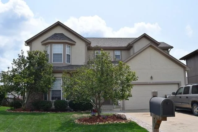 Licensed roof leak repair in Lee's Summit, MO by G&G Restoration