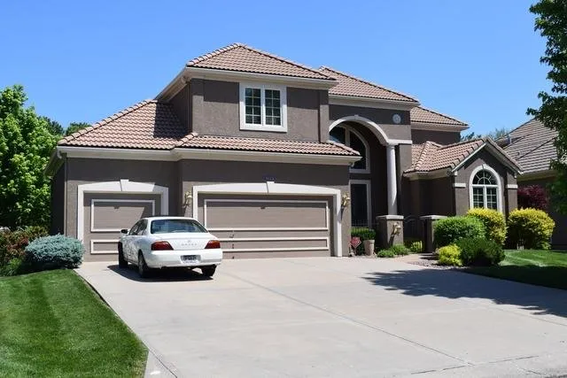 Professional residential roofing service in Lee's Summit, MO by G&G Restoration