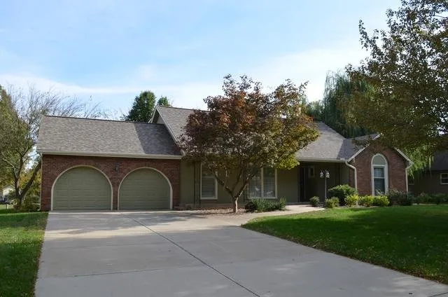 Licensed roof replacement in Lee's Summit, MO - G&G Restoration