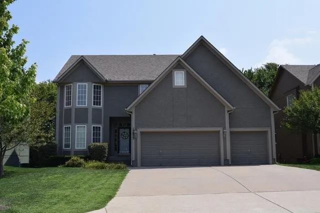 Emergency roof installation in Lee's Summit, MO - G&G Restoration