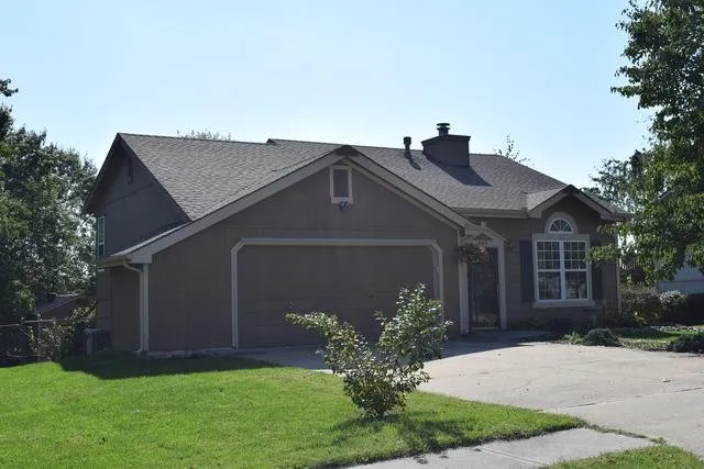 Expert shingle roofing service in Lee's Summit, MO - G&G Restoration