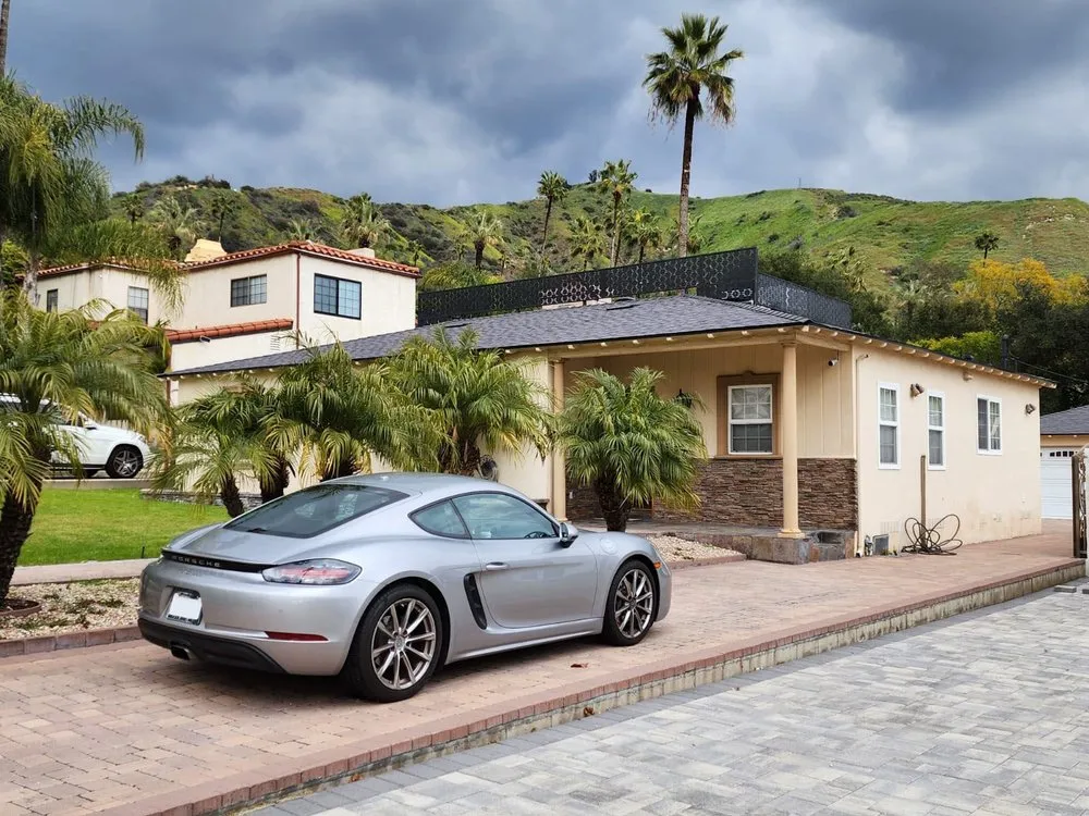 Slide of Gio Roofing