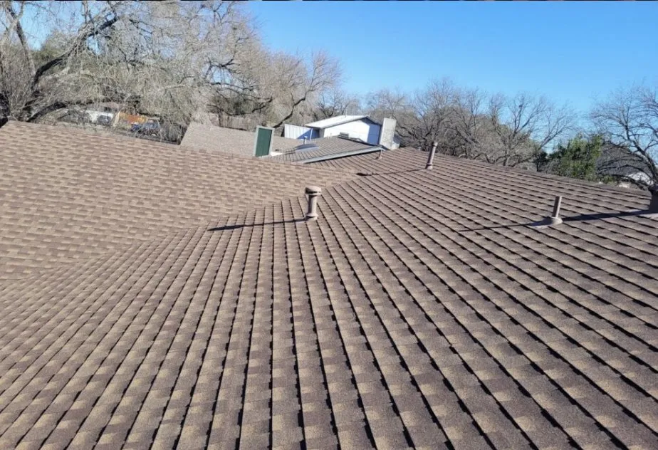 Professional flat roof repair same-day service in Del Valle, TX by Giraffe Roofing