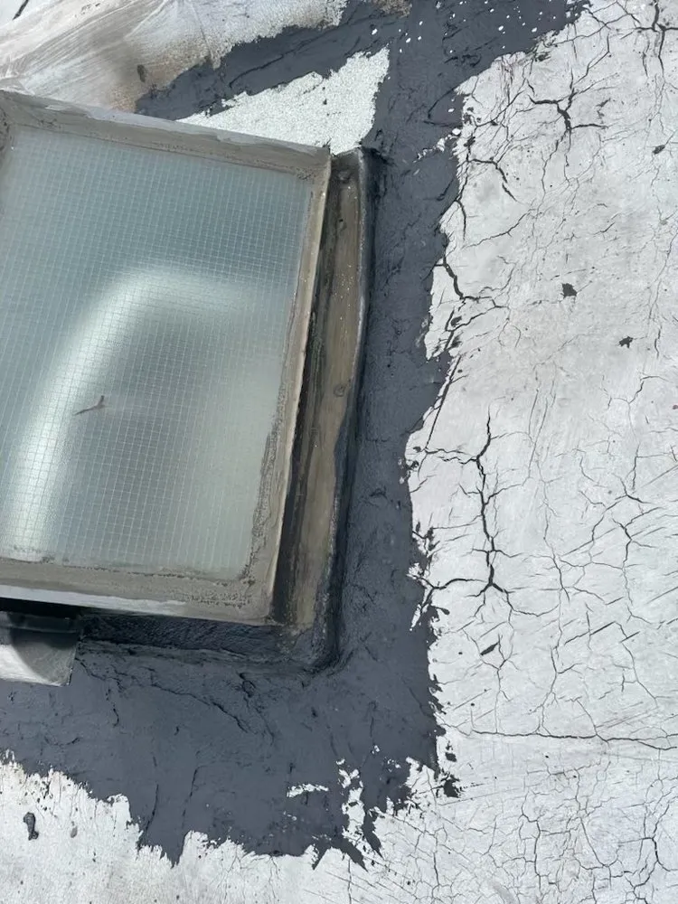 Slide of Gizmo‘s Roofing