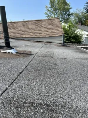 Gizmo‘s Roofing Logo