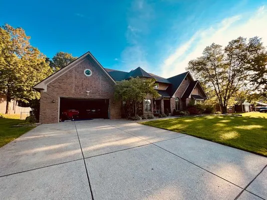 Gladiator Roofing & Restoration Logo