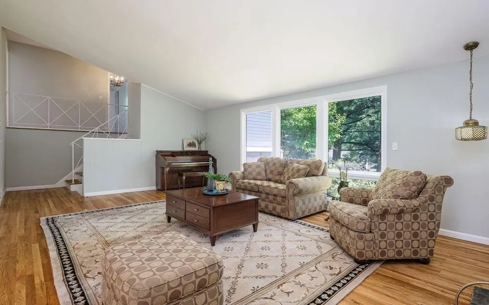 Slide of Glen Roofing Corporation