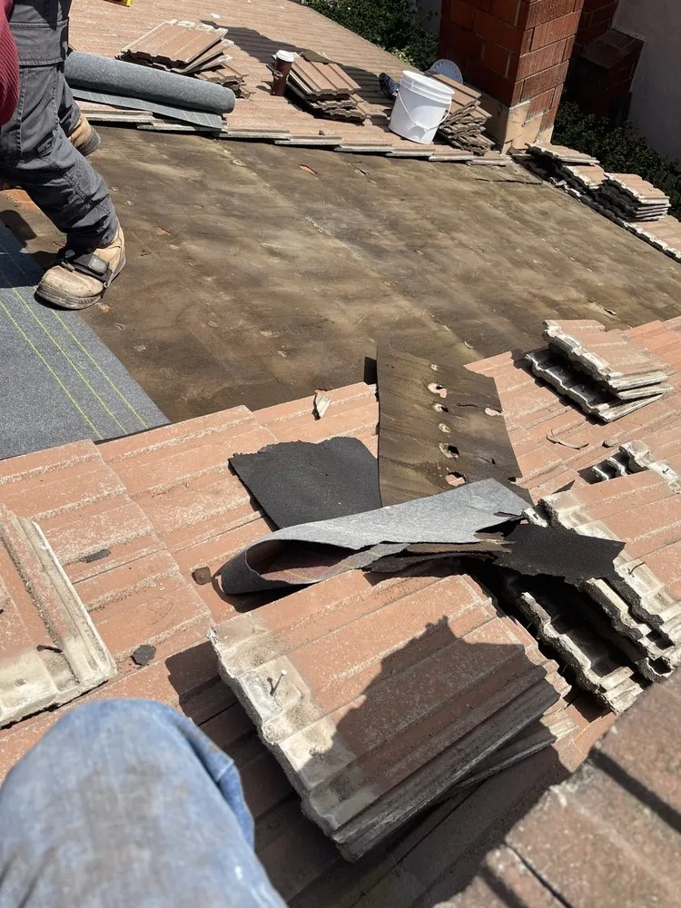 Slide of Global Elite Roofing