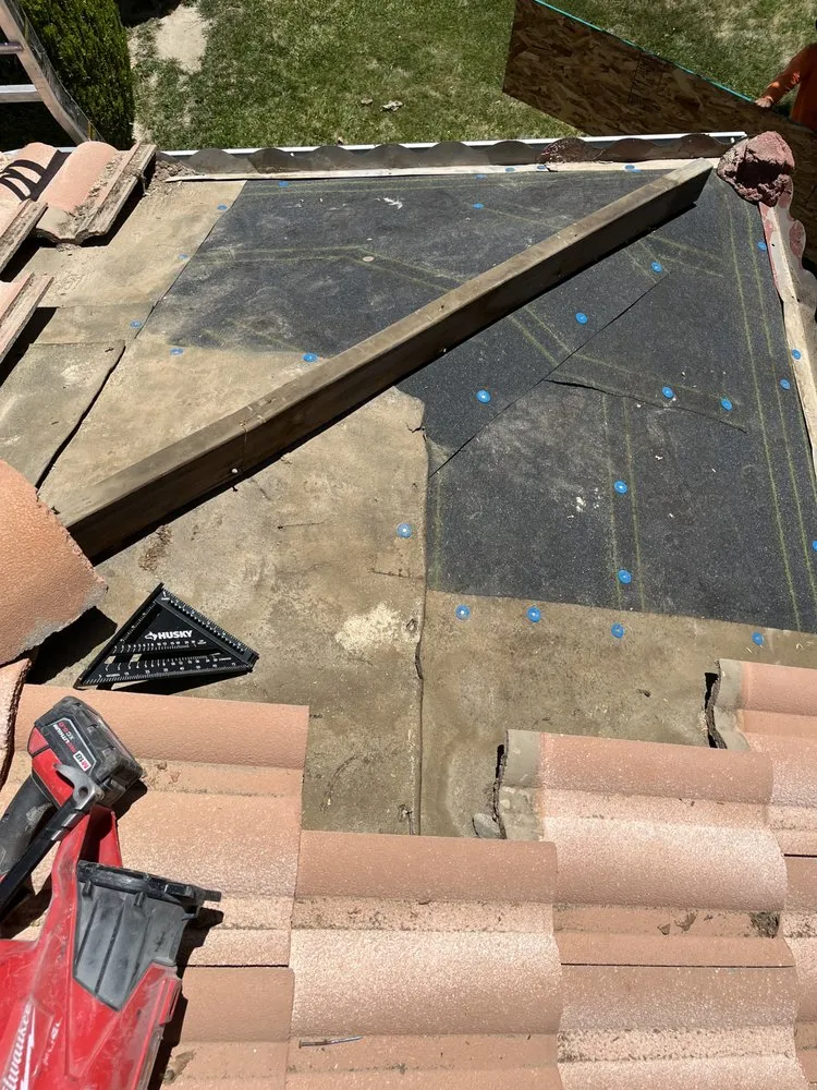 Slide of Global Elite Roofing