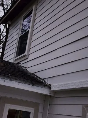 Gloria Aparicio - Handyman Logo