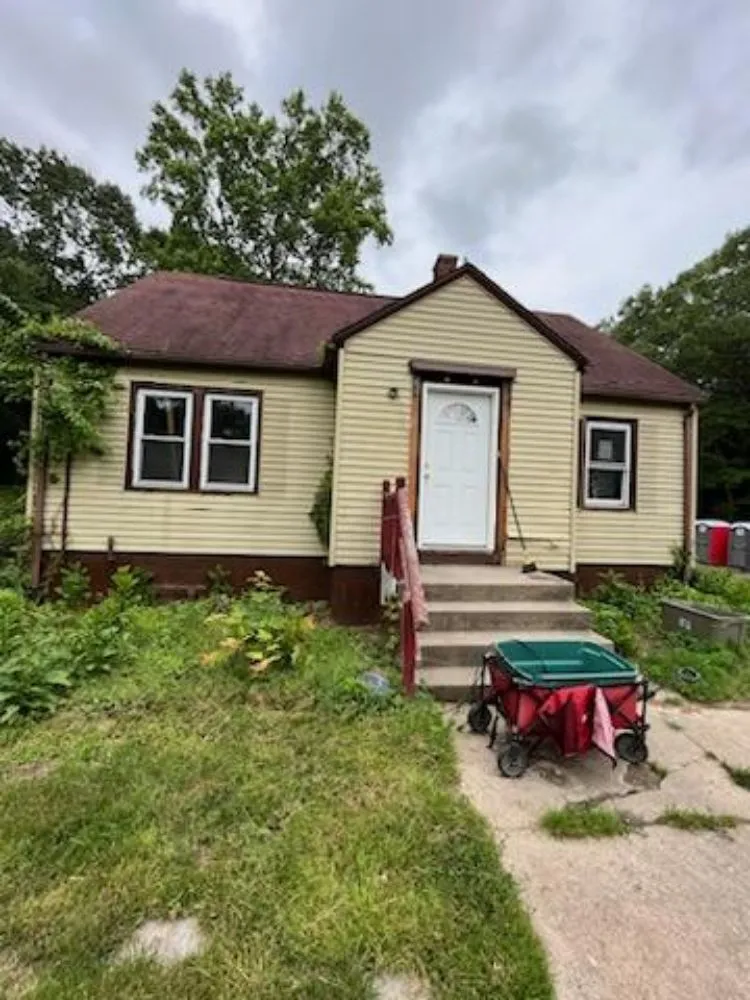 Slide of GM Roofing & Siding