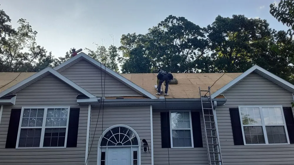 Slide of Gómez Roof Repairs And Gutter Cleaning