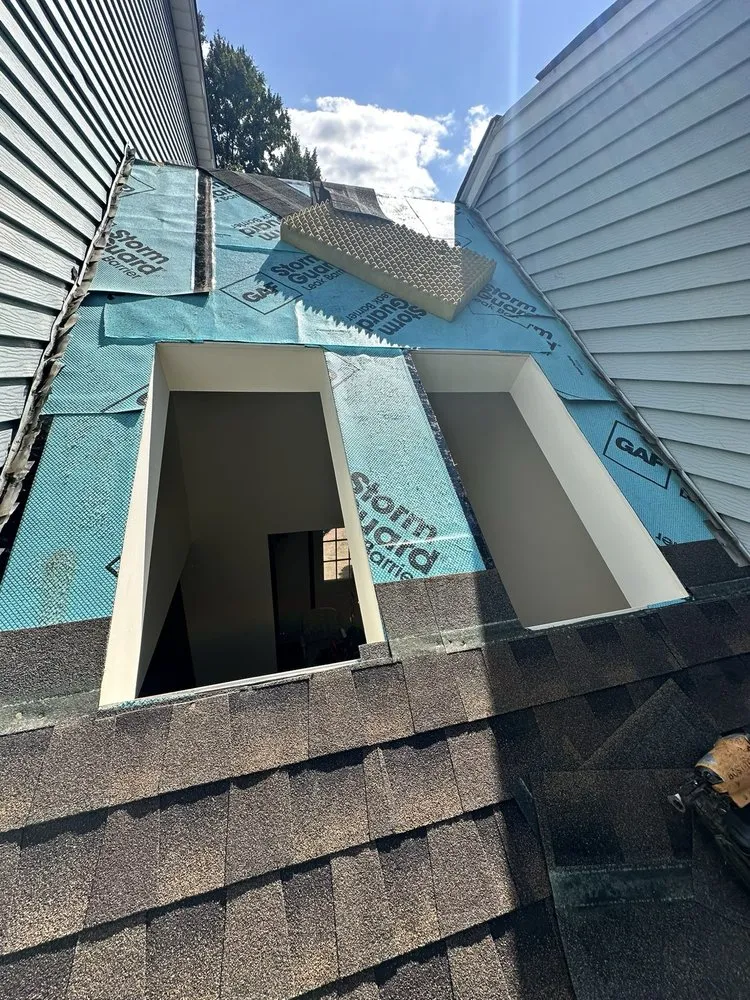 Slide of Géminis Roofing & Siding