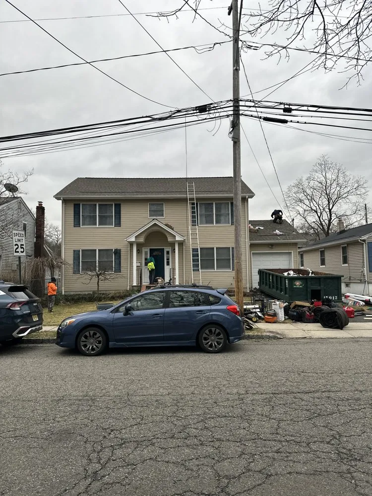 Slide of Géminis Roofing & Siding