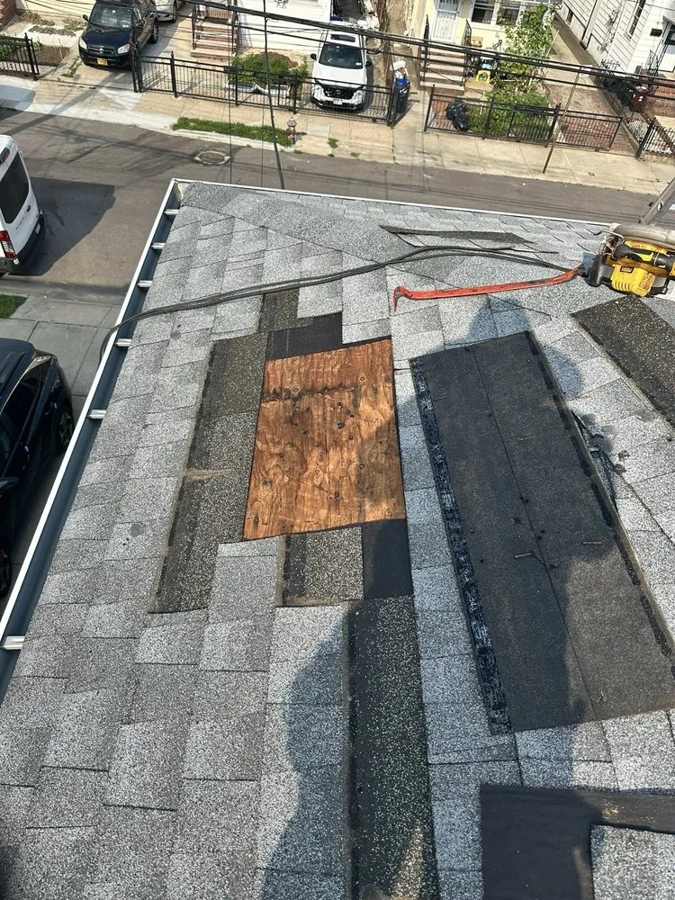 Slide of Géminis Roofing & Siding