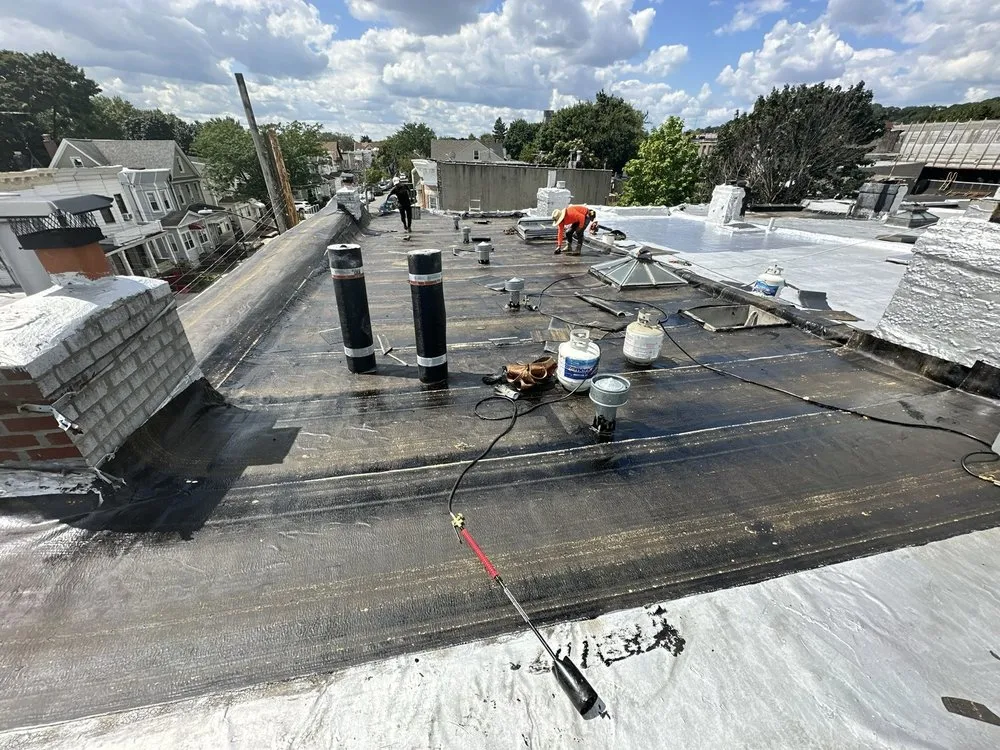 Slide of Géminis Roofing & Siding