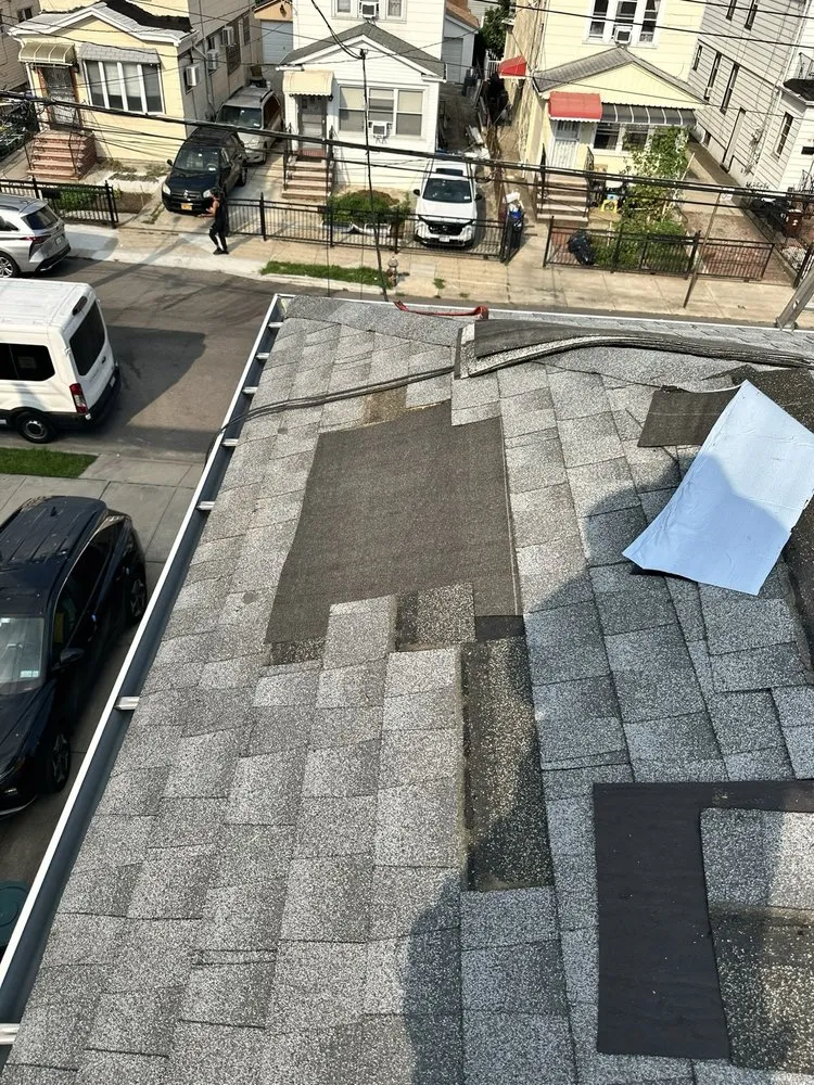 Slide of Géminis Roofing & Siding