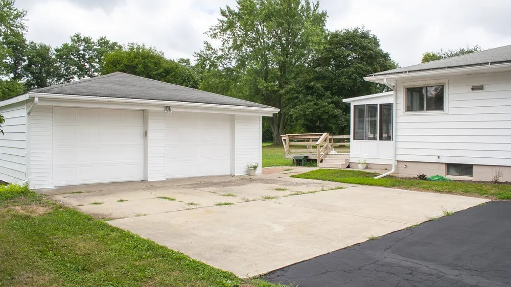 Slide of Goedert Builders