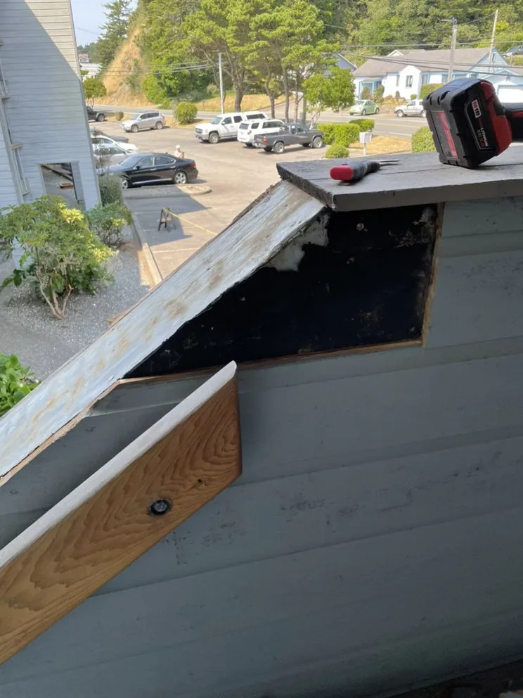 Slide of Gold Beach Handyman