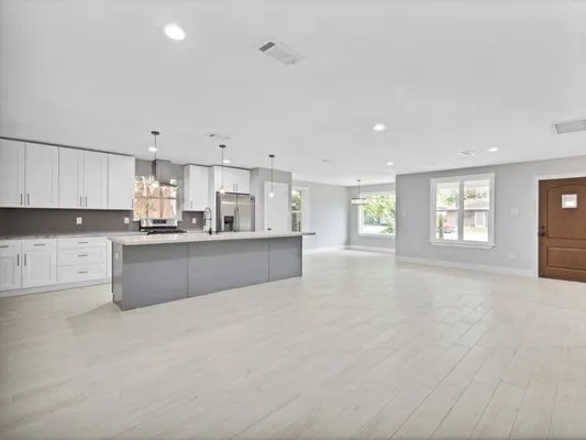 Gold Hammer Renovations Logo