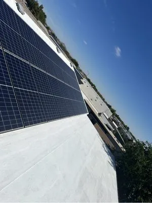 Gold Star Roofing Logo