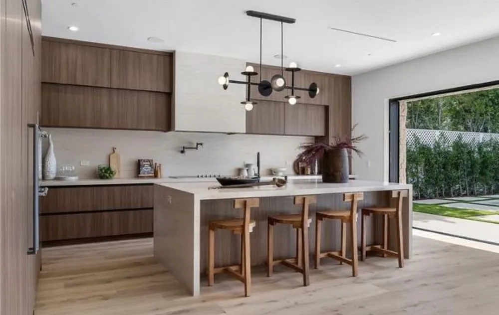 Slide of Golden Line Remodeling