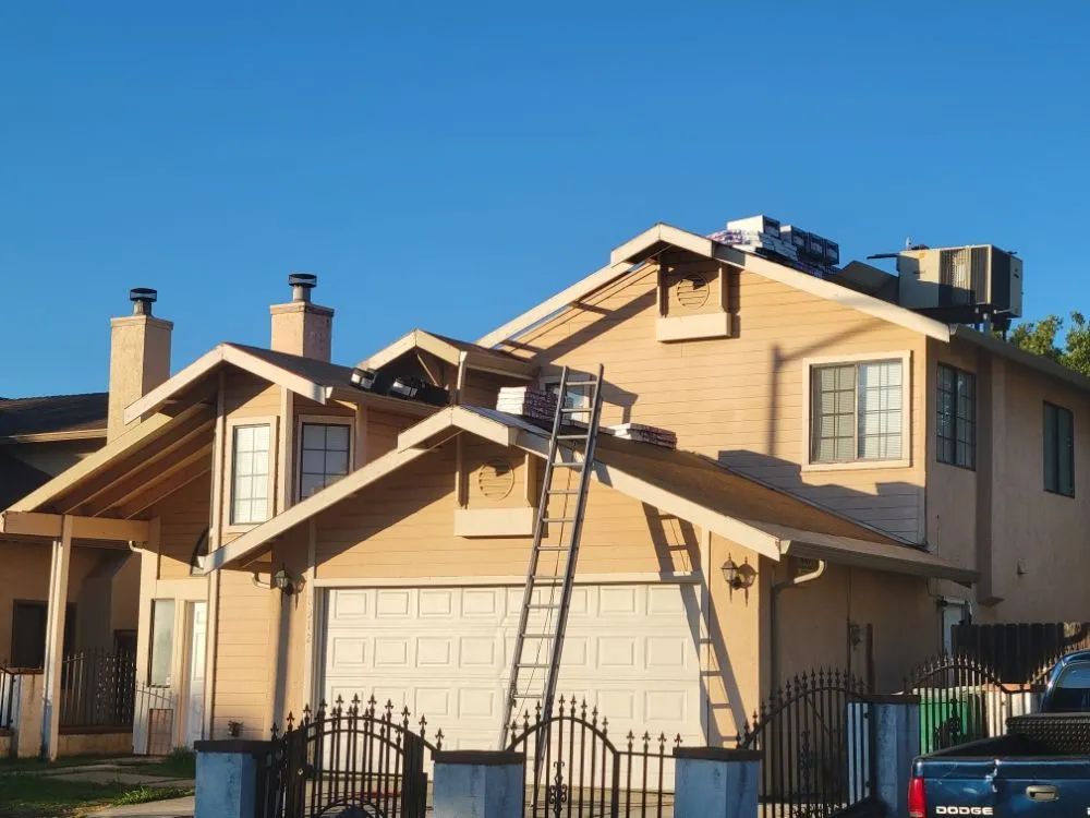 Slide of Gomez Diaz Roofing