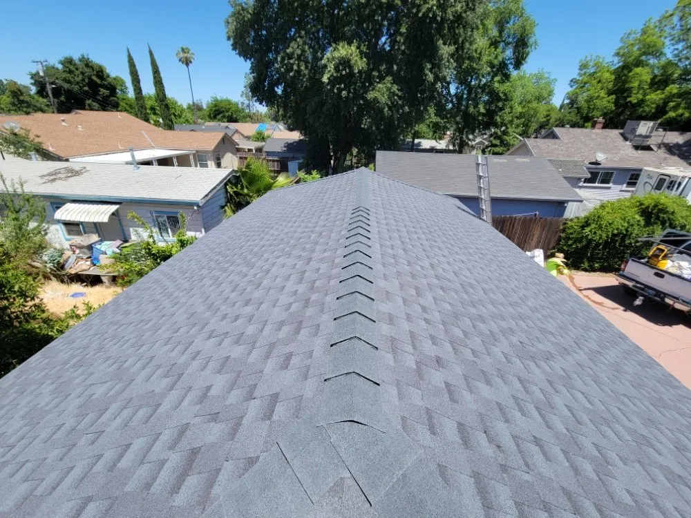 Slide of Gomez Diaz Roofing