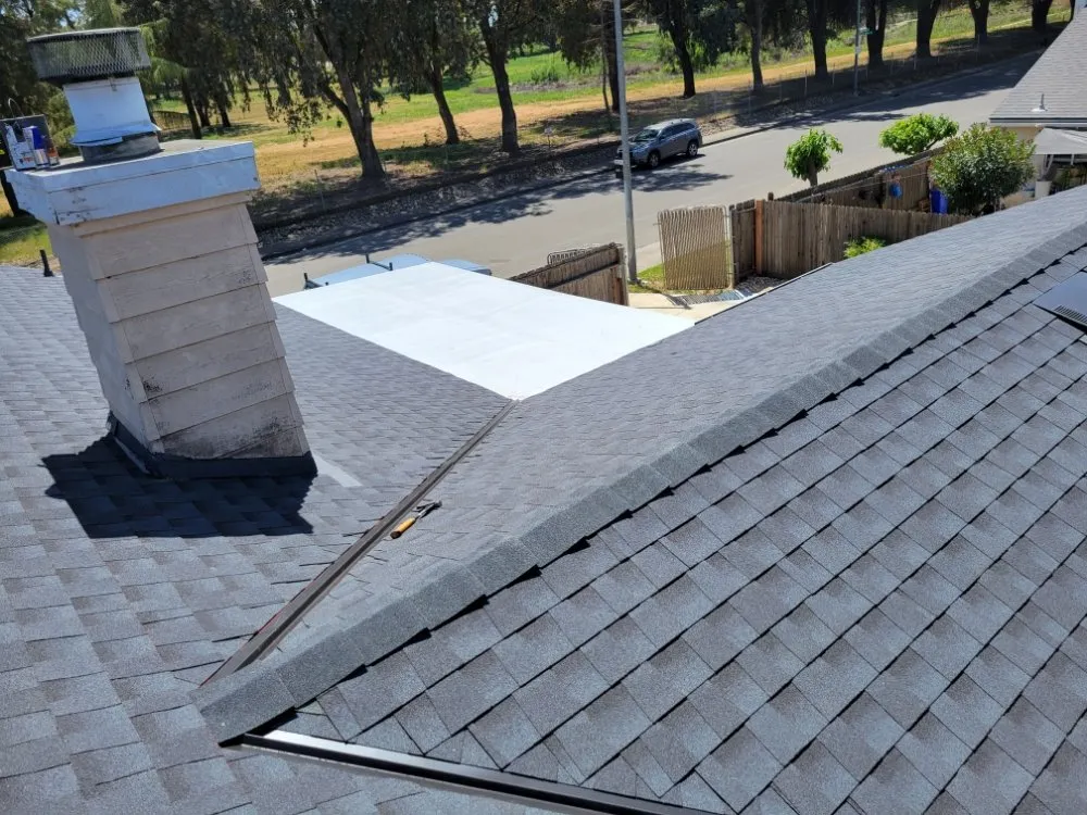 Slide of Gomez Diaz Roofing