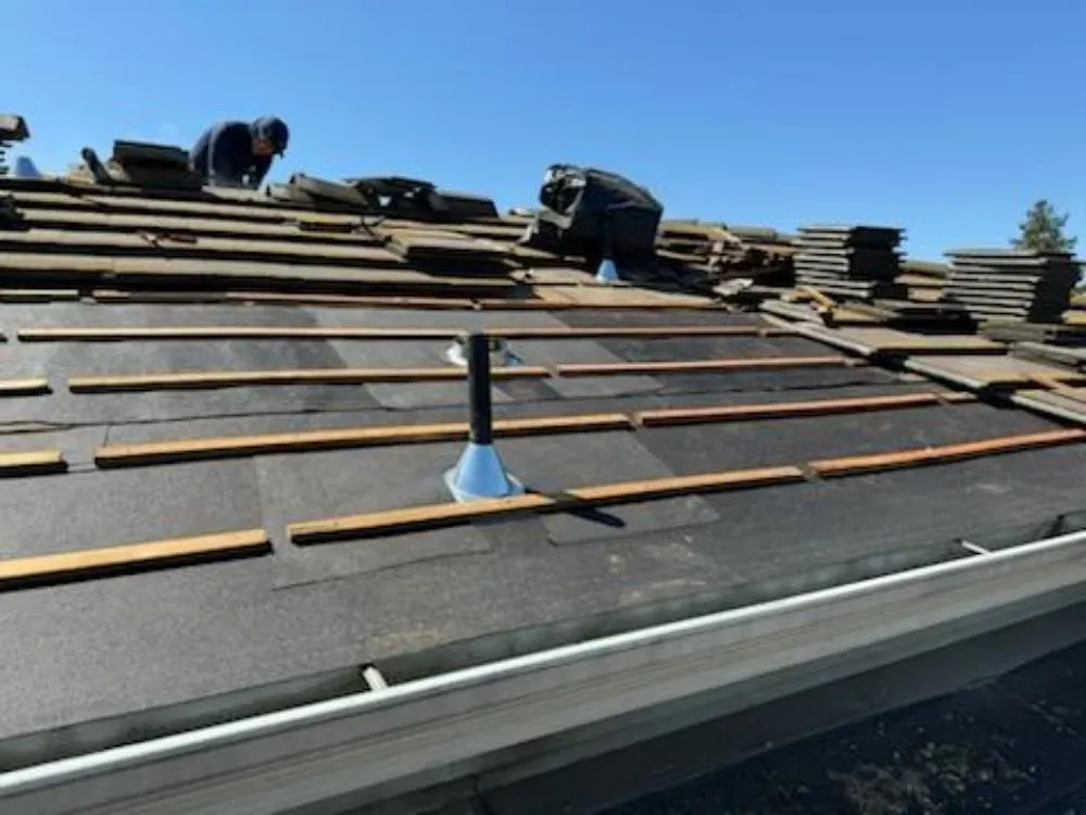 Slide of Gomez Diaz Roofing