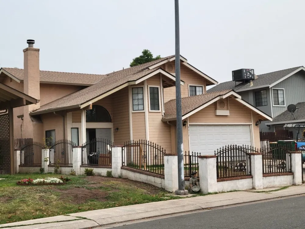 Slide of Gomez Diaz Roofing