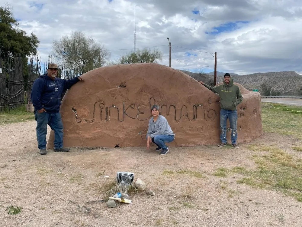 Slide of Gomez Roofing & Landscaping