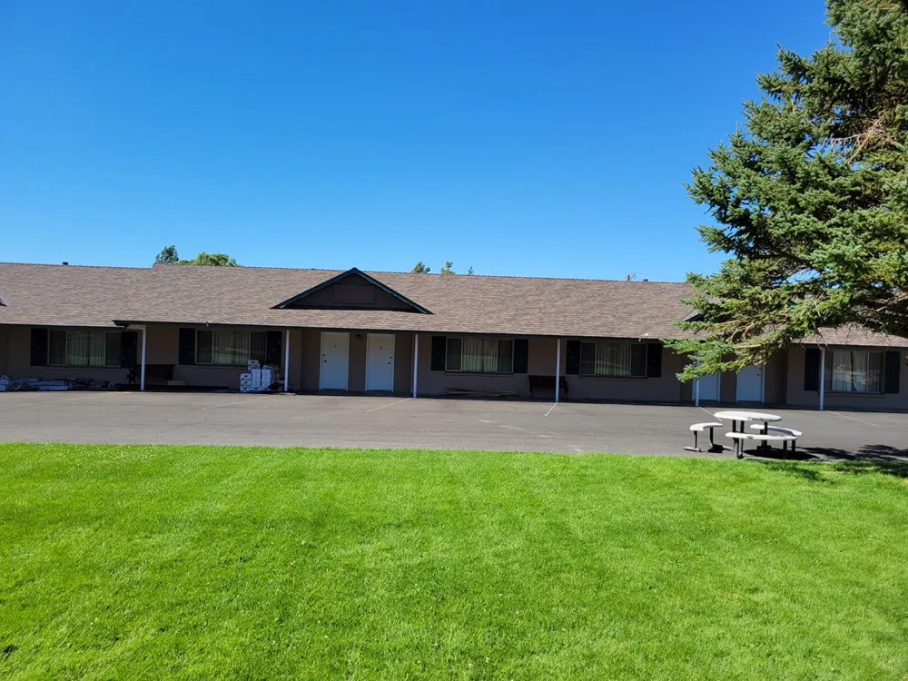 Slide of Gomez Roofing