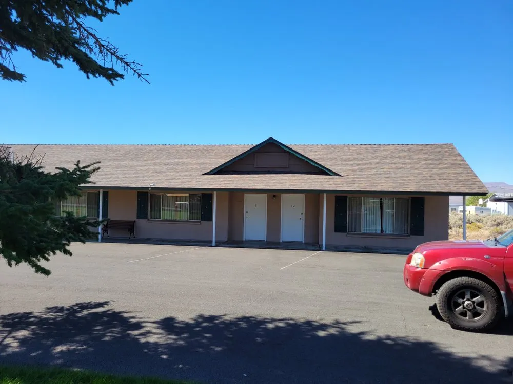 Slide of Gomez Roofing