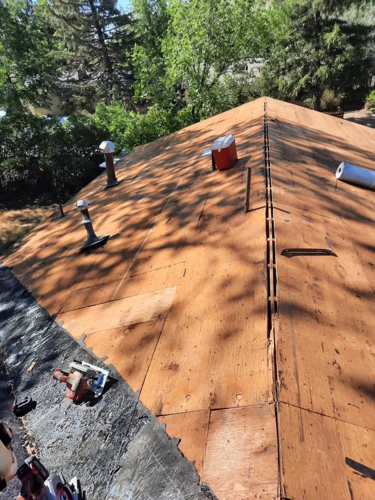 Slide of Gomez Roofing