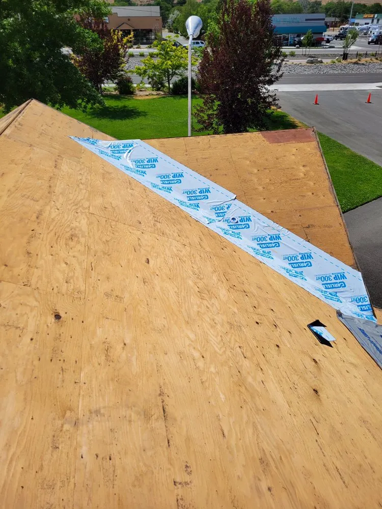 Slide of Gomez Roofing