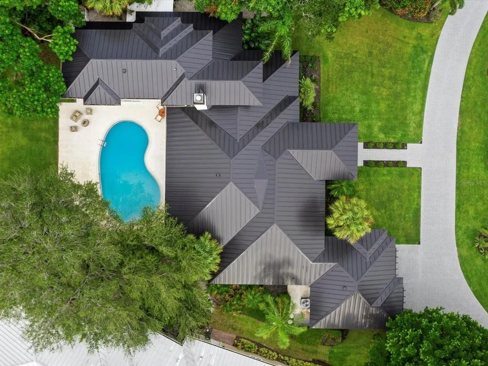 Slide of Gomez Roofing