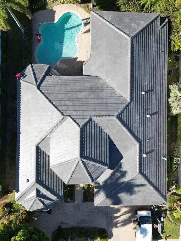 Slide of Gomez Roofing