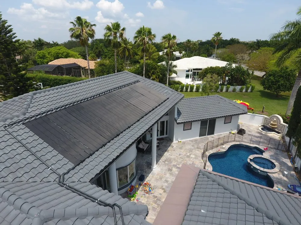 Slide of Gomez Roofing