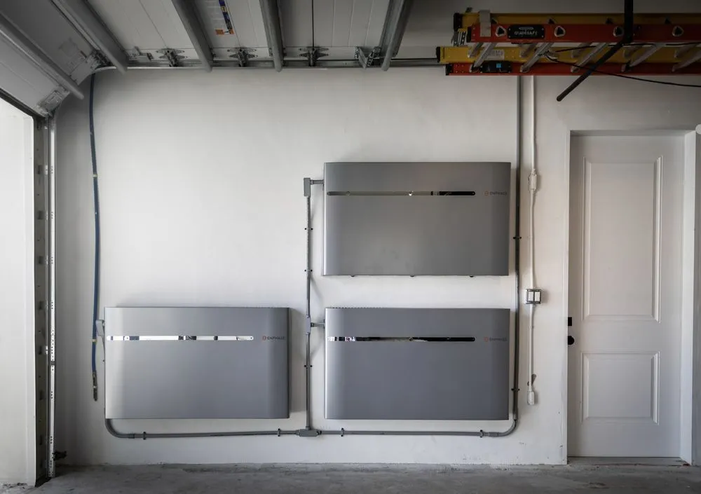 Slide of Gomez Roofing